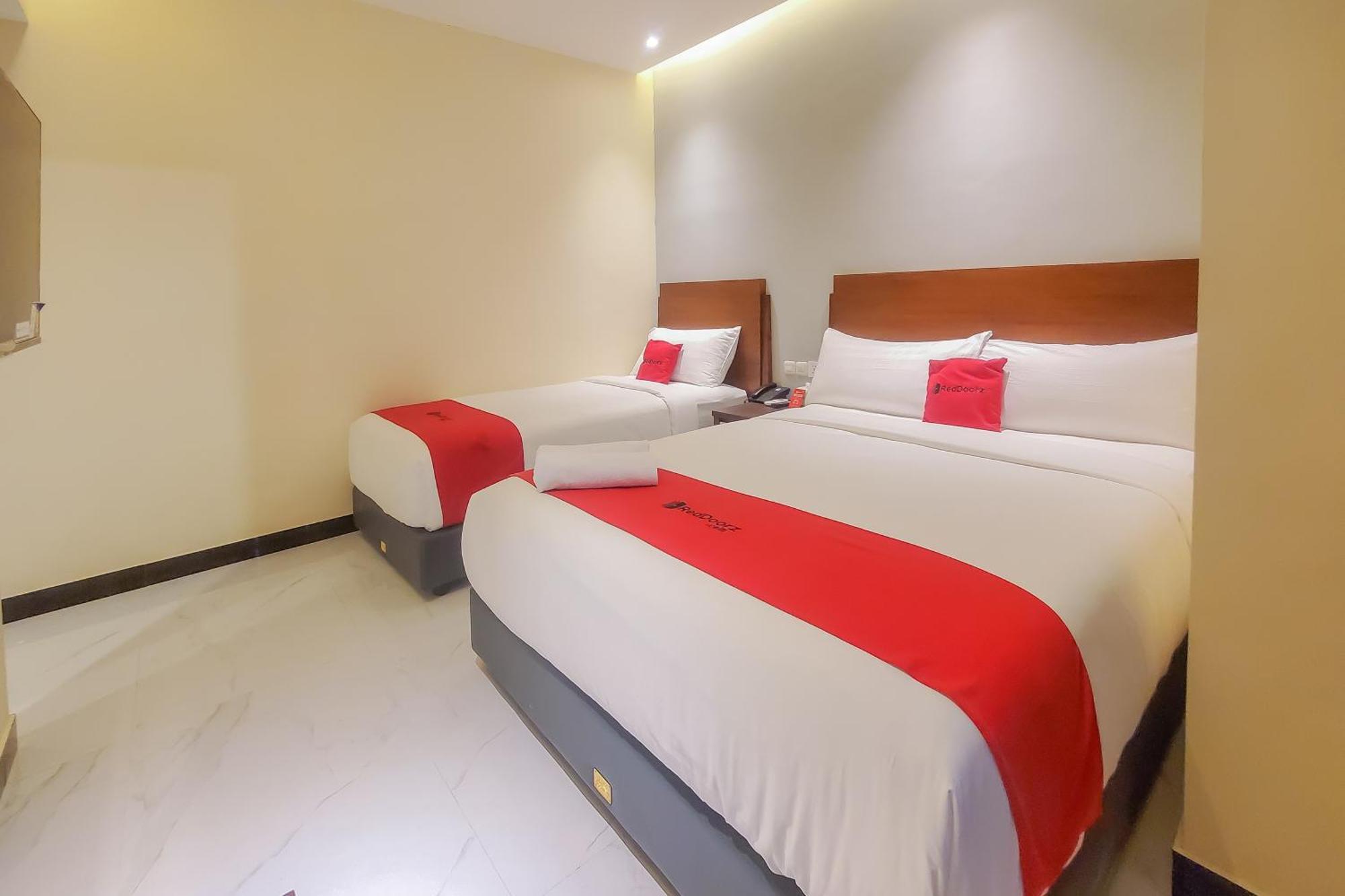 Reddoorz Plus @ Uno Jalan Merak Samarinda Bagian luar foto